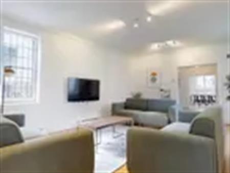 1 room of 349m² in Montreal