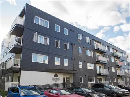 1 room studio of 57m² in Laval (administrative region)