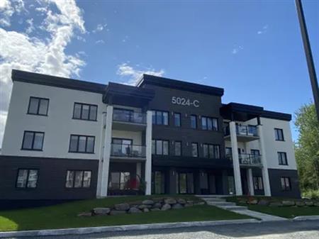 4 rooms apartment of 118m² in Sherbrooke