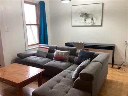 5 rooms apartment of 102m² in Montreal