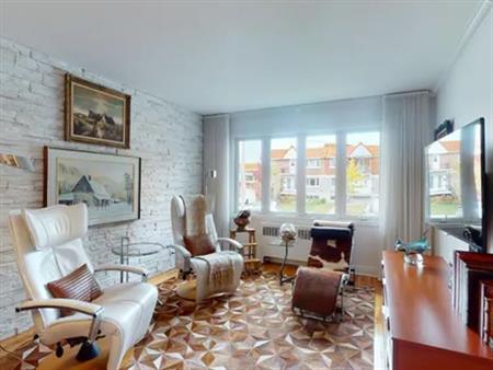 5 rooms apartment of 120m² in Montreal