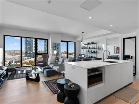 4 rooms apartment of 102m² in Montreal