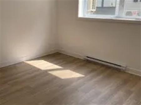 5 rooms apartment of 103m² in Sherbrooke