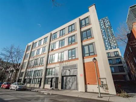 4 rooms apartment of 100m² in Montreal