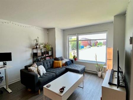 Grand 4 1/2 à louer Laval