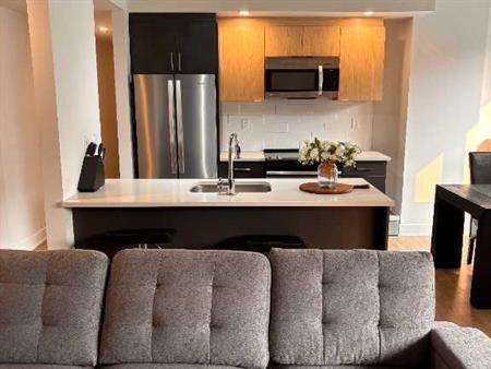 Condo à louer, 1000$ comptant à la signature du bail!!