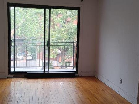 GRAND 5 1/2 DANS LE HAUT DE COTE DES NEIGES LIMITE VILLE MONT ROYALE