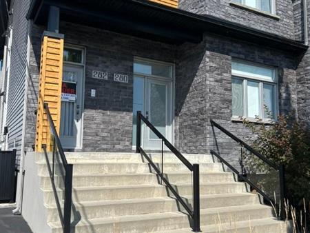 Magnifique condo, haut-de-gamme 5 1/2