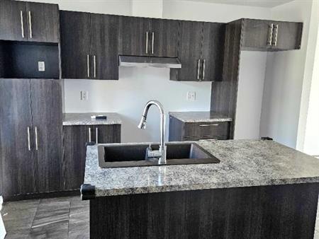 Maison de ville disponible avec possibilité d'acheter de l'électroménagers