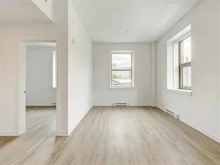 1 room apartment of 57m² in Montreal
