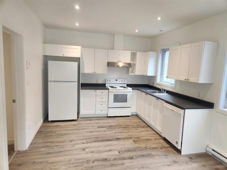3 1/2 + bureau rénové à louer