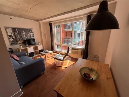 Magnifique bachelor style loft - 1400$/mois - tous frais inclus - il ne reste plus qu’à déposer votre valise - disponible le 