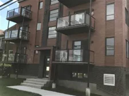 5 rooms apartment of 97m² in Longueuil