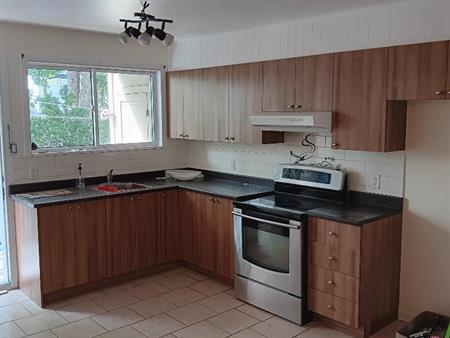 4 1/2 pièces, Rue Lamarre, Vieux-Longueuil (près centre Jacques-Cartier), 1er octobre