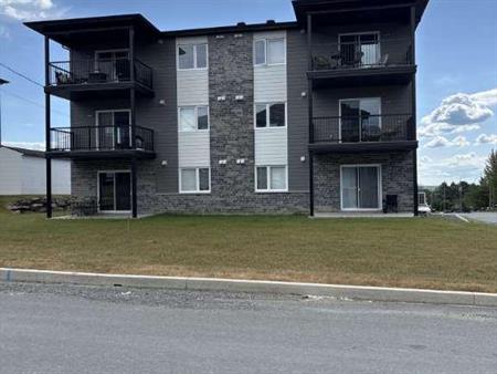 Logements 5-1/2 FLAMBANT neufs à louer, 22e avenue à St-Georges