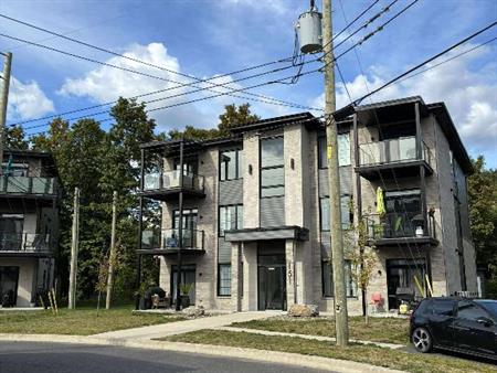 Grand 4 1/2 à louer à Cowansville