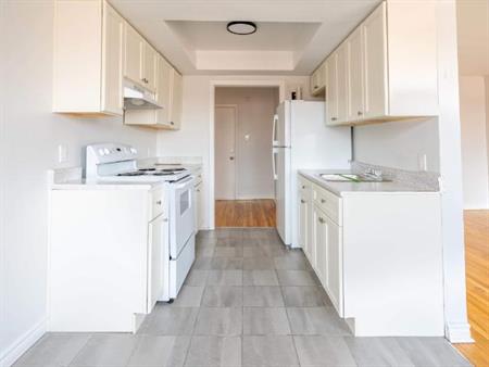 🟢UN MOIS GRATUIT*🟢 🏡 1 chambre lumineuse |1 350 $/mois