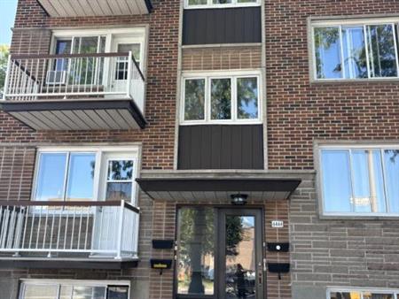 À Louer – Appartement 5 ½ Rénové à Montréal (Près du metro Langelier)