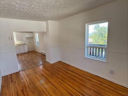 2 CH - 1 SDB - Windsor - $975 /mo