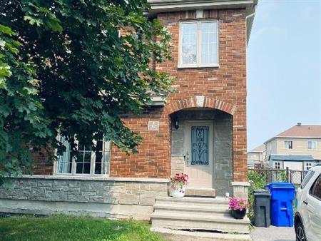 Semi Détaché à Louer Totalement repeint