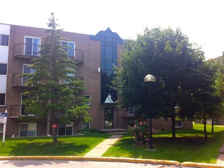 1 1/2 libre maintenant à Sainte-Catherine (Rive-Sud de Mtl)