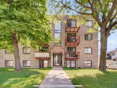 Au centre de Repentigny appartements 41/2 à Louer