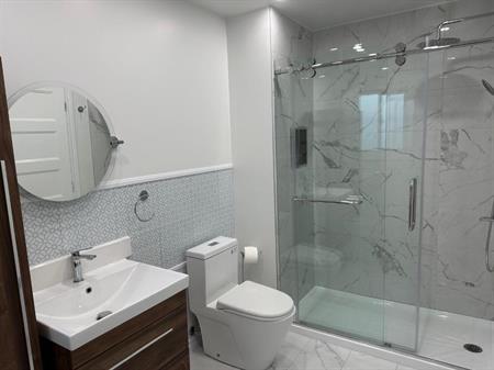 Grand 5 1/2 - Étage supérieur - lumineux, confortable, élégant