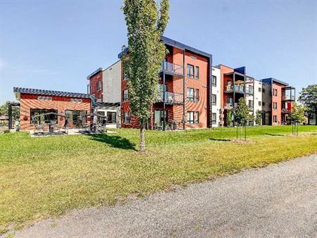 Beau et grand 4 1/2 immeuble 55 ans et +