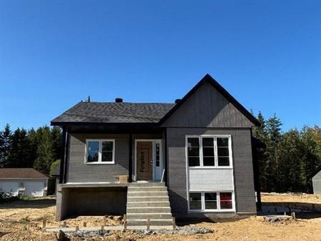 5 1/2 avec garage à louer à St-Côme