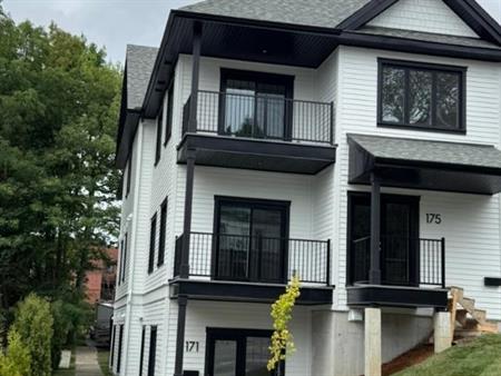 4½ neuf à louer Sherbrooke – Stationnement, option électros