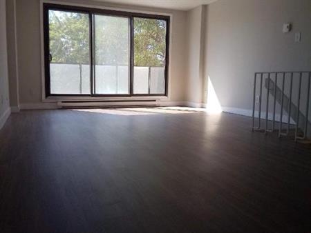 3 CH - 1 SDB - Longueuil - $2,040 /mo