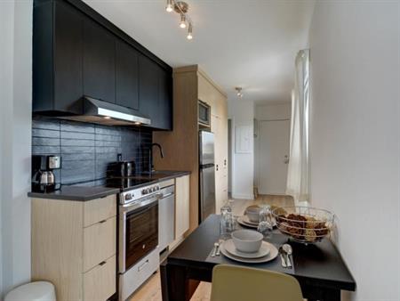 Loft entièrement meublé à louer Limoilou octobre 2025