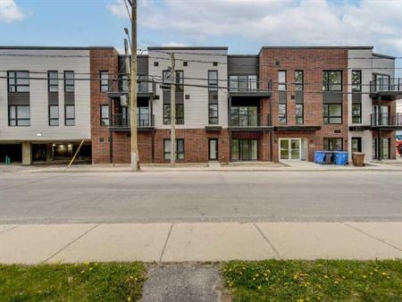 3 1/2 ou 4 1/2 avec Électroménagers et wifi inclus - Stationnement couvert. 1er juillet !