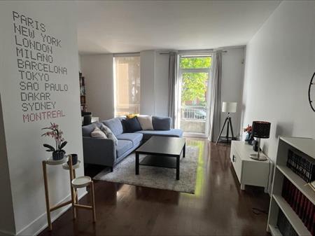 Superbe 4-1/2 - 2 chbres + 2 sdb - 100% meublé - Vieux-Port Vieux-Montréal - 1er Novembre