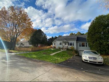 Maison à louer meublée tout inclus à Deux-Montagnes avec garage proche REM