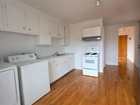 Charmant ensoleillee / Bright Sunny 3 1/2