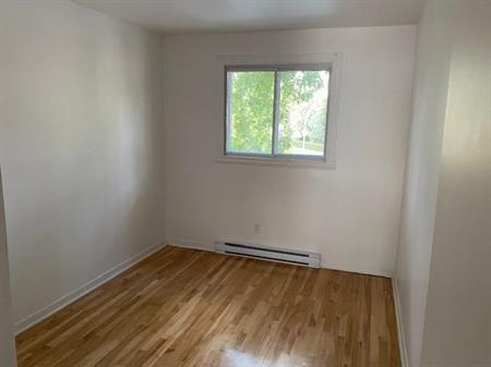 4 1/2 - Laval - 1 400 $/mois