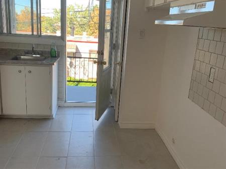 🏡 Grand 4 ½ lumineux à louer – 9305, 24e Avenue (3e étage) – 1 200 $/mois