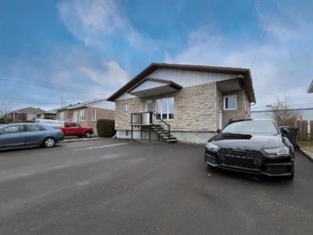 5 1/2 BROSSARD 1e étage de la maison