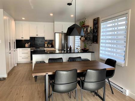 Beau et grand 5 ½ à louer dans St-Bruno avec 2 stationnements