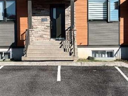 Maison en rangée 4 1/2 à louer à l'Ancienne-Lorette
