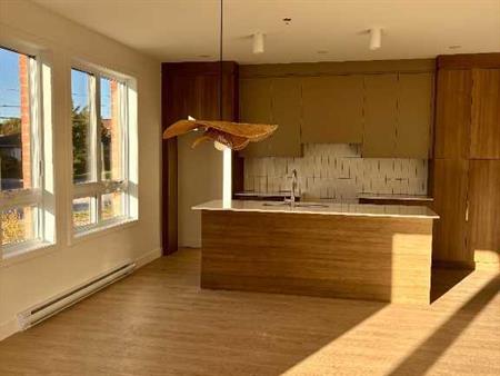 IMMEUBLE 55 ans et plus - 4 1/2 STATIONNEMENT INTÉRIEUR - ASCENSEUR