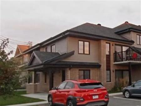 5 1/2 libre 1 Novembre à Granby rue du Mont Brome