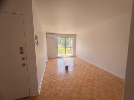 Grand 4 1/2 Longueuil rue Front