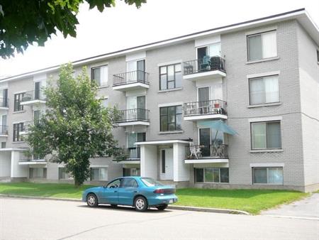 4 1/2 PRÈS WALMART, PONT LAVIOLETTE, CHAUFFÉ, WIFI INCLUS !!