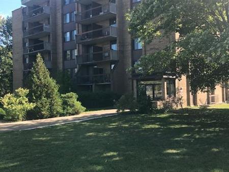 Emplacement idéal : 3 1/2 Boulevard Concorde Ouest, Laval-des-rapides