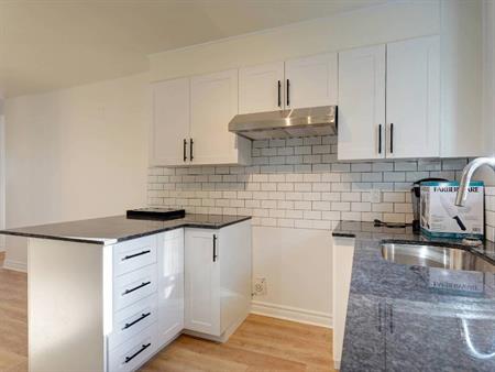 Grand 4 1/2 rénové à Mirabel - Libre maintenant - Internet inclus