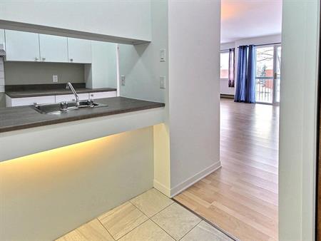 3 1/2 Grand , Immeuble bien entretenu (LORETTEVILLE)