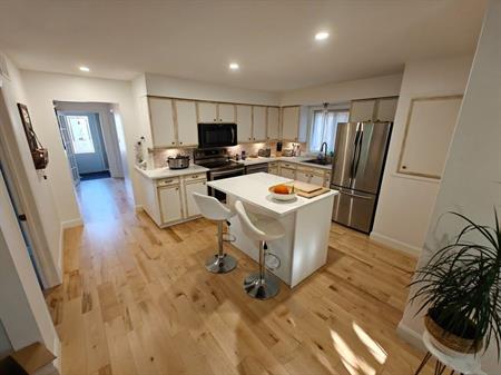 Grand logement rénové - 7 1/2 - 3 CÀC - 2 SDB - Grande cour!