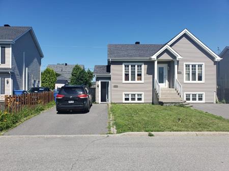 Appartement de 3 chambres à louer dans un duplex